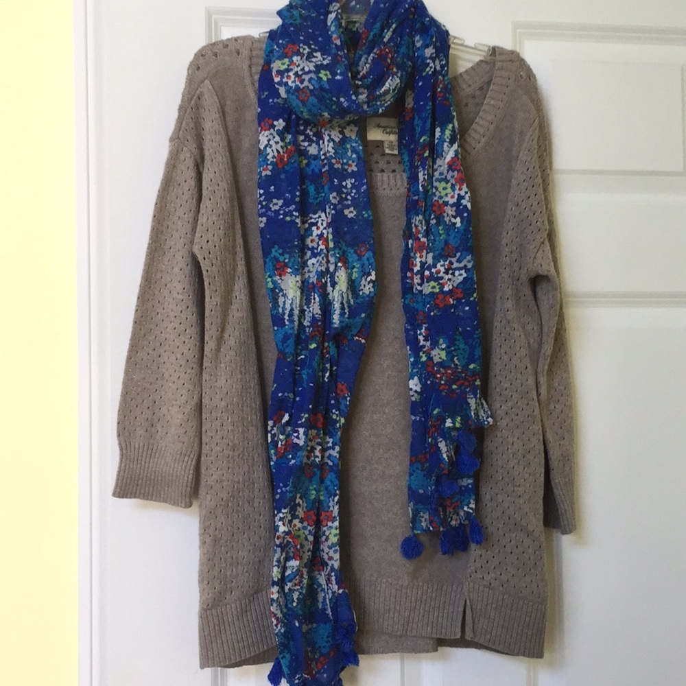 Scoop next sweater with FREE scarf!